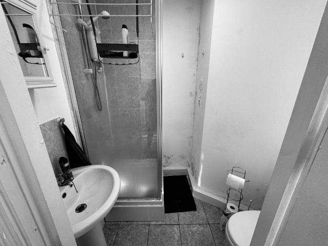 Leeds LS6 1 bed flat to rent £598 pcm £138 pw