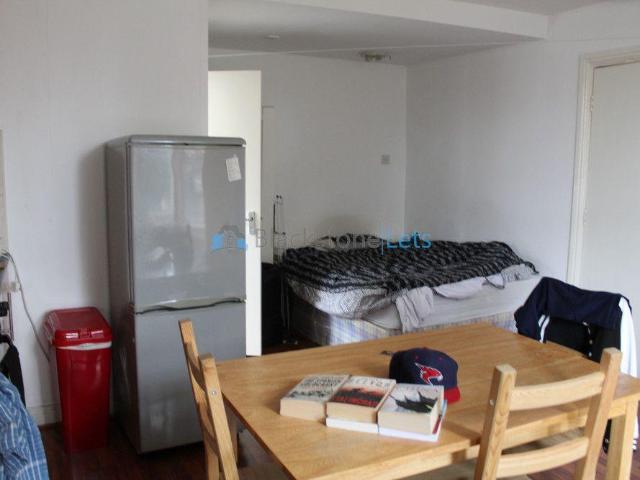 Leeds LS6 1 bed flat to rent £594 pcm £137 pw