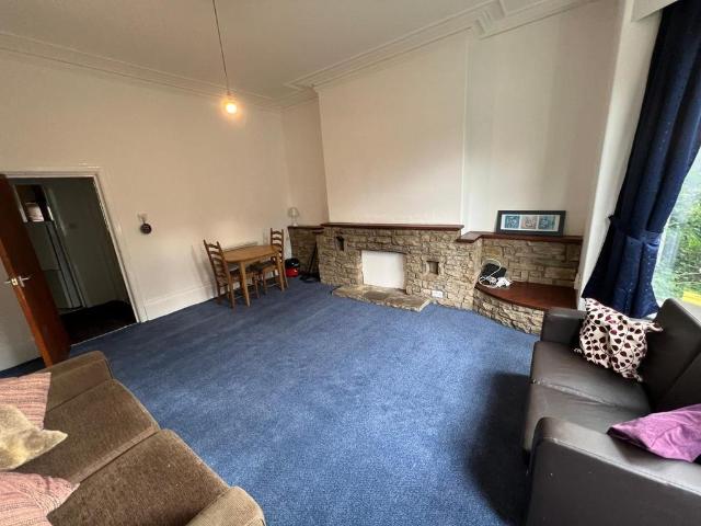Leeds LS6 1 bed flat to rent £724 pcm £167 pw