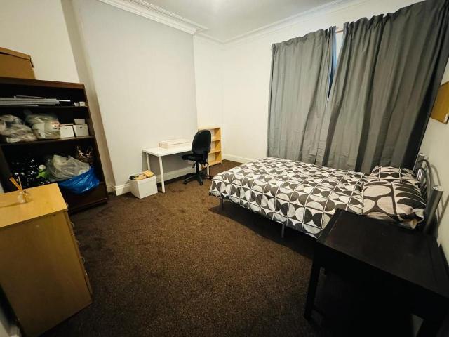 Leeds LS6 7 bed flat to rent £4,216 pcm £973 pw
