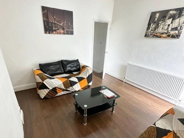 Leeds LS6 4 bed terraced house to rent £1,550 pcm £358 pw