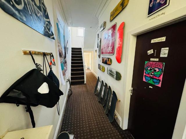Leeds LS6 5 bed semi detached house to rent £2,968 pcm £685 pw