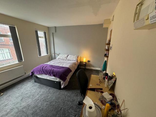 Leeds LS6 6 bed semi detached house to rent £3,770 pcm £870 pw