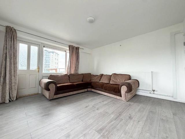 LEEDS LS9 2 bed flat to rent £1,120 pcm £258 pw