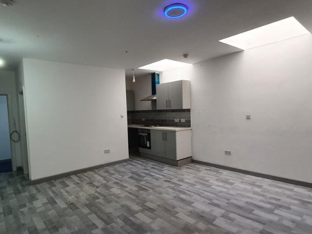 Leeds Road, Bradford BD3, Studio to rent, £620 pcm | PrimeLocation