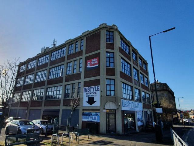 Leeds Road, Bradford BD3, Studio to rent, £625 pcm | PrimeLocation