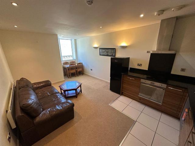 Leeds Road, Bradford BD1, 2 bed flat to rent, £795 pcm | PrimeLocation