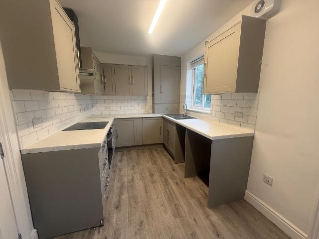 Leeds Road, Castleford WF10, 3 bed property to rent, £900 pcm | PrimeLocation