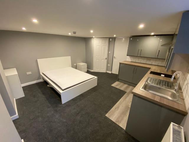 Leeds Road, Dewsbury WF12, 1 bed terraced house to rent, £500 pcm | PrimeLocation