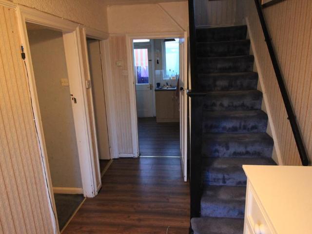 Leeds Road, Slough SL1 3 bed semi detached house to rent £2,100 pcm £485 pw