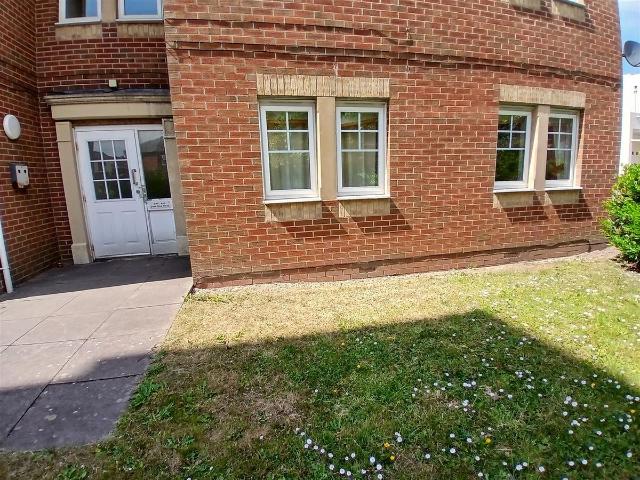 Leek New Road, Stoke On Trent ST2, 2 bed flat to rent, £825 pcm | PrimeLocation