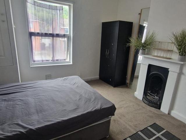 Leek Road, Stoke on Trent ST1 1 bed house of multiple occupation to rent £520 pcm £120 pw