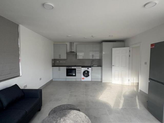 Leeland Road, London W13 1 bed flat to rent £1,800 pcm £415 pw