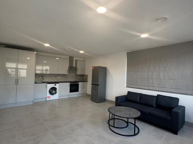 Leeland Road, London W13 1 bed flat to rent £1,800 pcm £415 pw