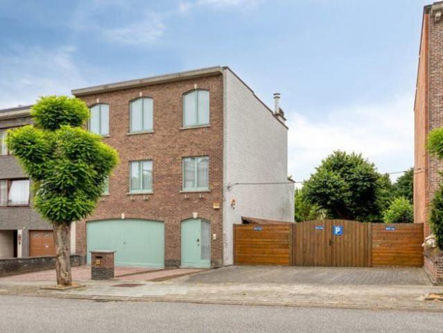 Leemans Immobiliën biedt u deze ruime bel etagewoning te huu
