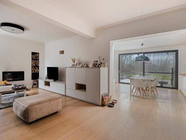Leemans Immobiliën stelt u deze halfopen en bijzonder gezell