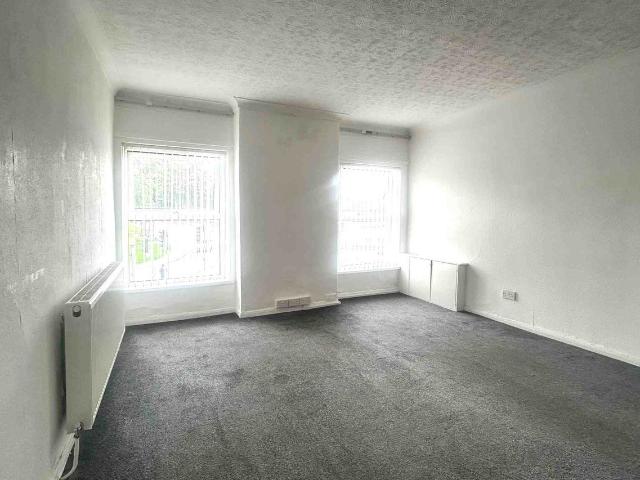 Leeming Lane South, Mansfield Woodhouse, Mansfield NG19, 2 bed flat to rent, £625 pcm | PrimeLocation
