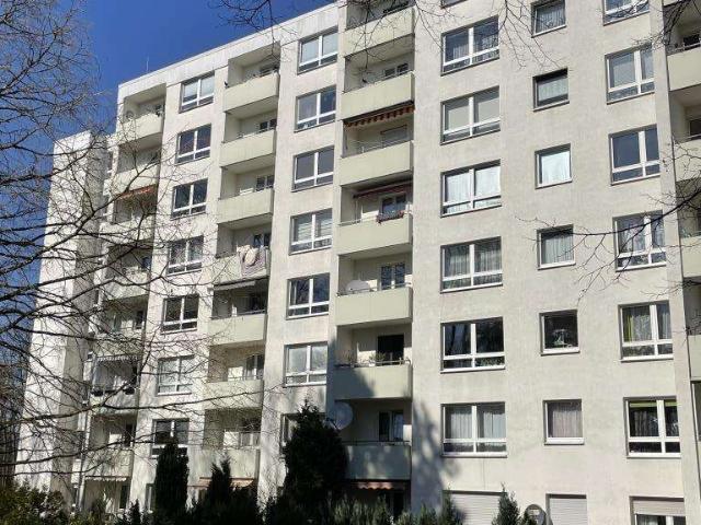 leere 3 Zi Wohnung am Nordwestzentrum