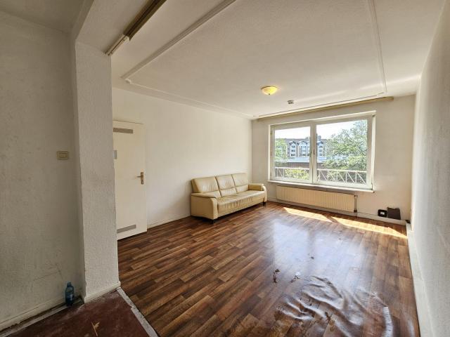 Leere Wohnung mit schönem Schnitt in Citylage