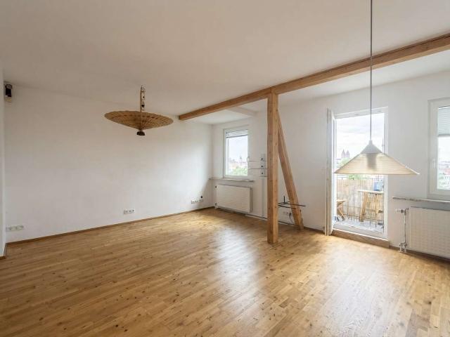 Leerstehende 3 Zimmer Wohnung Entwickelbar WG Möglich