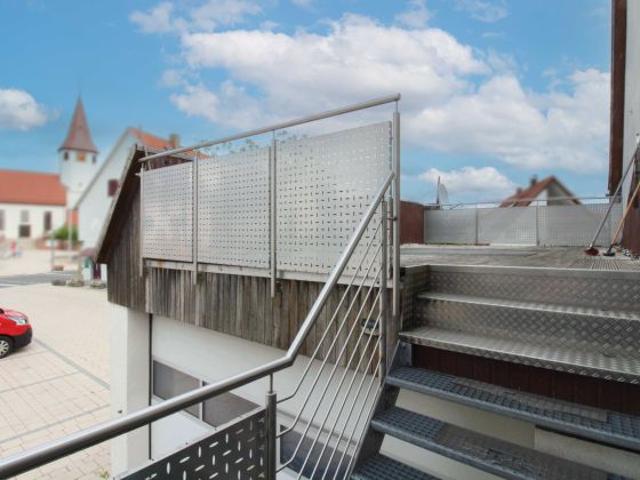Leerstehende 3 Zimmer Wohnung mit Dachterrasse, Doppelgarage und Außenstellplatz in Jettingen
