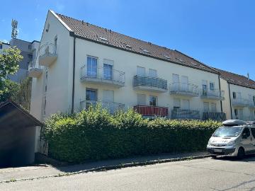 Leerstehende 2 Zimmer Dachgeschosswohnung mit TG Stellplatz