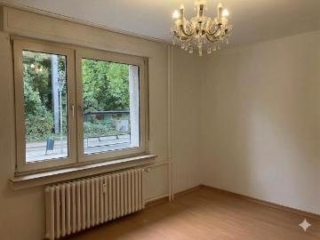 leerstehende 2 Zimmer Erdgeschosswohnung, großer Garten, zentral