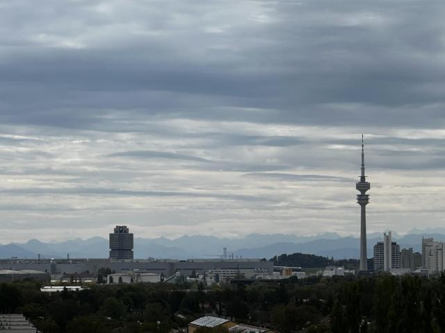 Leerstehende große Wohnung mit Alpenblick aus dem Münchner Norden