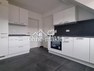 LEERSTEHENDE KERNSANIERTE 2 ZKB DG WOHNUNG, NOBILIA EBK UND KELLER IN RUHIGER LAGE OHNE PROVISION