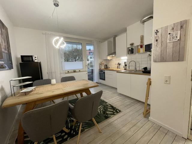 Leerstehende sanierte Altbauwohnung mit Balkon Nähe Eilenriede