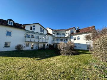 Leerstehende Wohnung mit Balkon und Tiefgaragenstellplatz