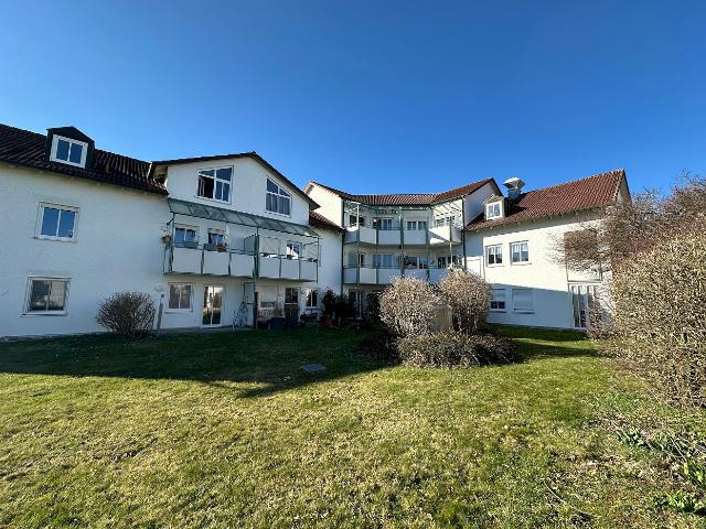 Leerstehende Wohnung mit Balkon und Tiefgaragenstellplatz