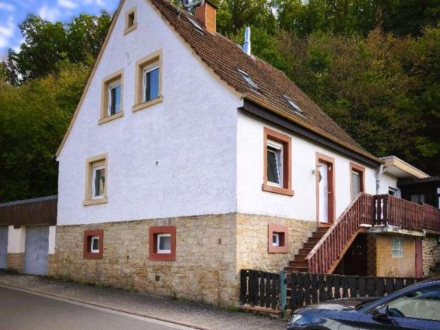 Leerstehendes Einfamilienhaus mit Potenzial bereit für neue Ideen und individuelle Gestaltung