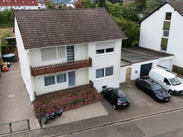 Leerstehendes Teilmöbeliertes Ein Zweifamilienhaus in Miesau