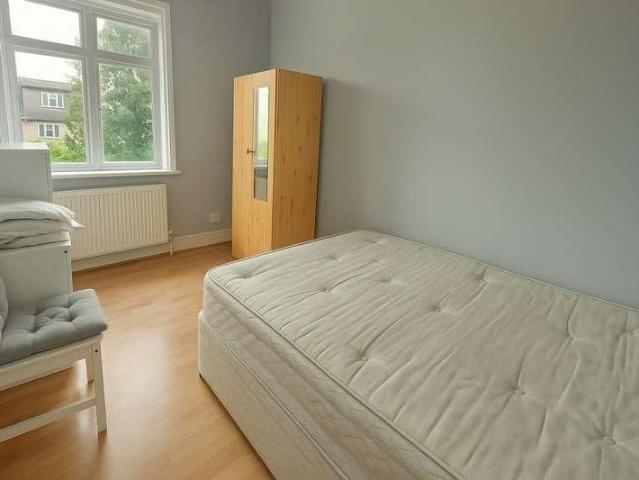 Leeside Crescent, Temple Fortune, NW11