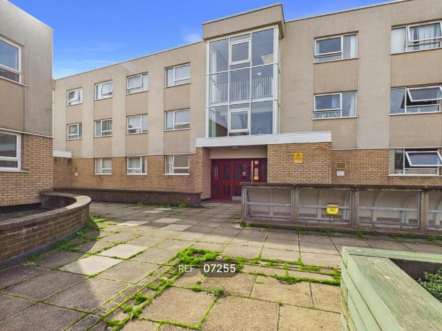 Leeson House, St. Marys Court. 2 bed flat to rent £850 pcm £196 pw