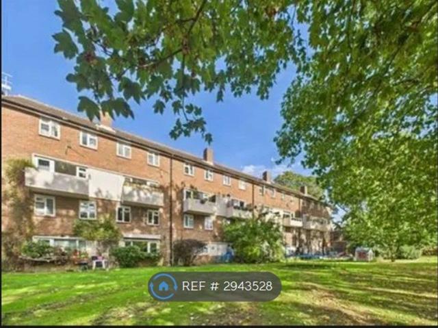 Leeson House, Twickenham TW1, 2 bed maisonette to rent, £1,950 pcm | PrimeLocation