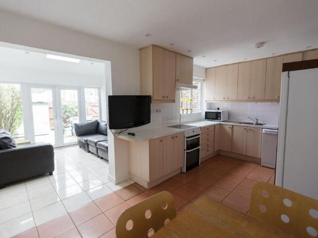 Leeson Walk, Metchley, B17 0ND, United Kingdom | 5 bed townhouse for rent #134703247 | Rentberry