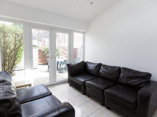 Leeson Walk, Metchley, B17 0ND, United Kingdom | 5 bed townhouse for rent #139621302 | Rentberry