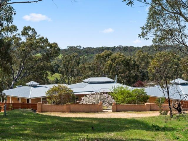 Left of Field Luxury on a Panoramic 32 Hectare Rural Oasis