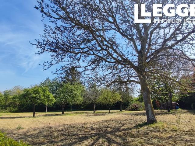 Leggett. Grande maison Normand de 225 m² avec 4 100 m², verger, dépendance et garage double, sous sol complet