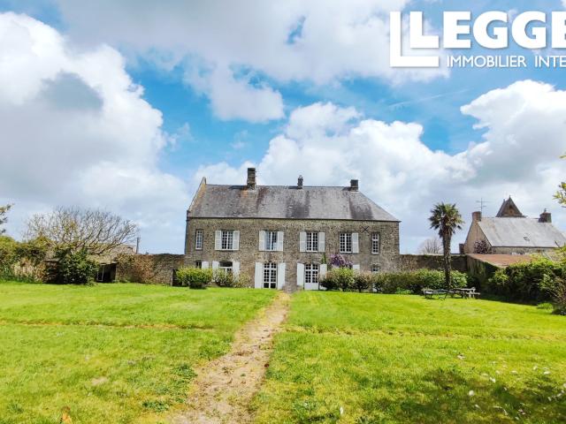 Leggett vous offre 2 maisons, studio, 400+ m², 4506m2, chapelle XIVe siècle, près de la plage d'Utah, 2 gîtes