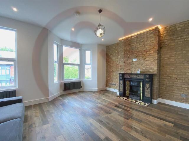 Leghorn Road, Willesden Junction NW10, 3 bed flat to rent, £2,750 pcm | PrimeLocation