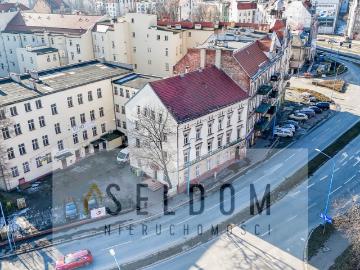 Kompleks kamienic 1731 m² w centrum Legnicy z parkingiem