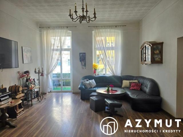 Przestronne 5 pokojowe mieszkanie 120m2 w kamienicy