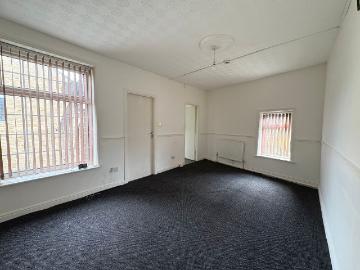 Legrams Lane, Bradford BD7, 3 bed flat to rent, £850 pcm | PrimeLocation