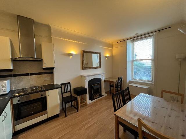 Leith Walk, Leith, Edinburgh, EH6 1 bed flat to rent £1,050 pcm £242 pw