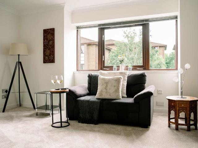 Leith Central EH7, 3 bed flat to rent, £4,870 pcm | PrimeLocation