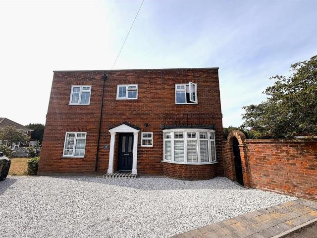 Leitrim Avenue, Thorpe Bay 4 bed semi detached house to rent £2,700 pcm £623 pw