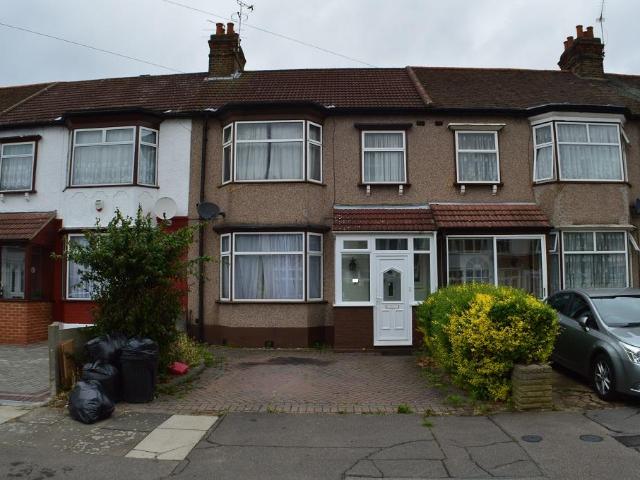 Leicester Gardens, Seven Kings. 3 bed terraced house to rent £2,400 pcm £554 pw